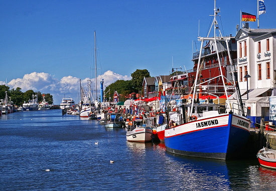 Warnemuende-Hafen-Ostsee