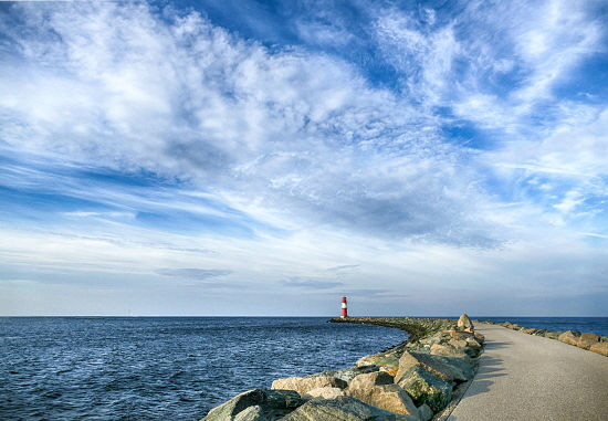 Warnemuende-Leuchtturm-Ostsee