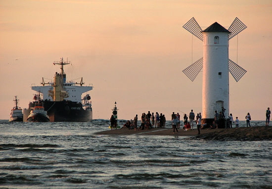 swinemuende-ostsee-leuchtturm